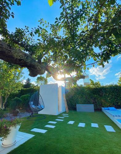 Milacus- Holiday Home With Swimming Pool