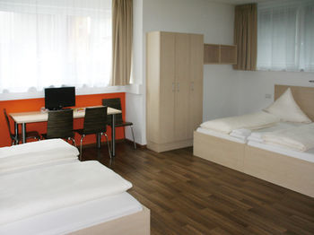 Orange Hotel Und Apartments