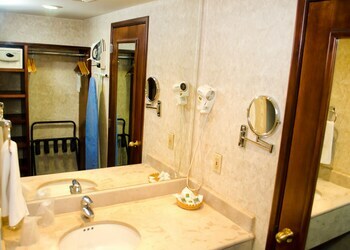 Aparthotel Quality Inn Monterrey La Fe