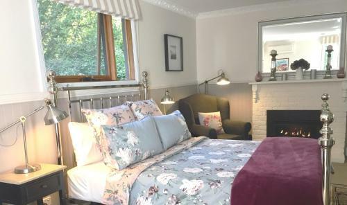 Lodge Clarendon Cottages