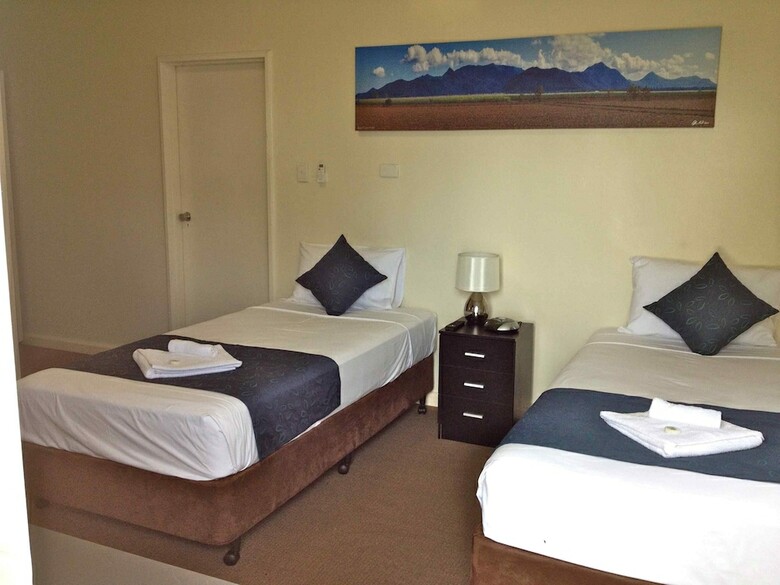 Hotel Lees Motel