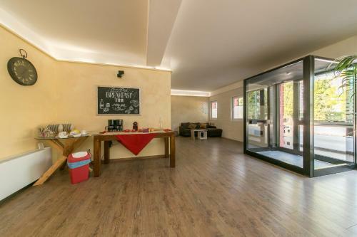 Hostal Red Lion Guest House