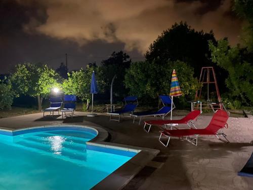 Casa In Sicilia Con Piscina E Giardino
