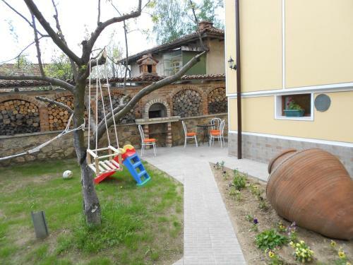 Hostal Nenchova Guest House