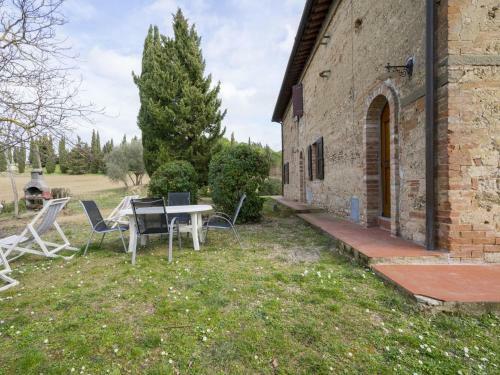 Pleasant Apartment In Montespertoli With Pool