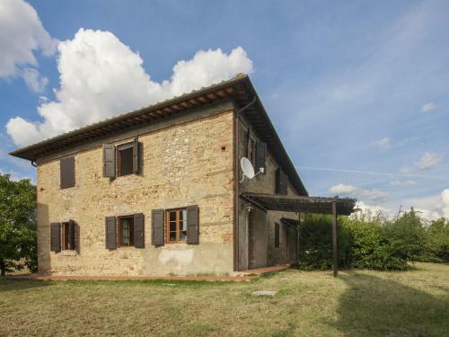 Pleasant Apartment In Montespertoli With Pool