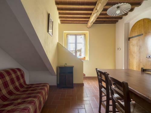 Pleasant Apartment In Montespertoli With Pool