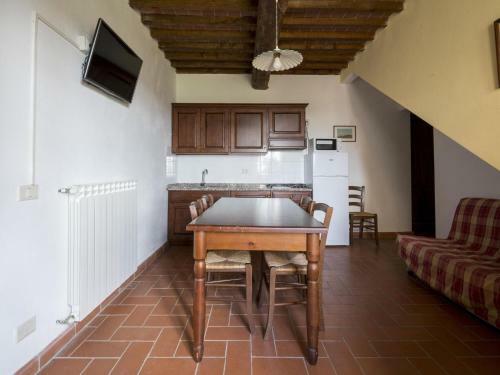 Pleasant Apartment In Montespertoli With Pool