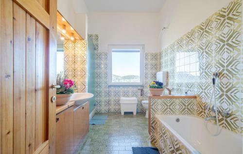 Stunning Home In Moneglia With 3 Bedrooms