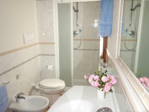 Spacious Apartment In Montaione With Shared Swimming Pool