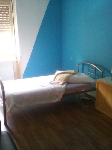Apartamento Gro�es Einzelzimmer Mit Schreibtisch