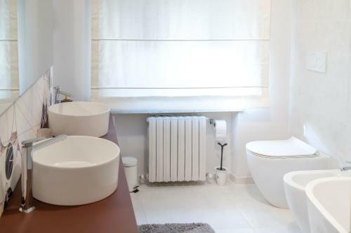 Camera Doppia In The White Apartment