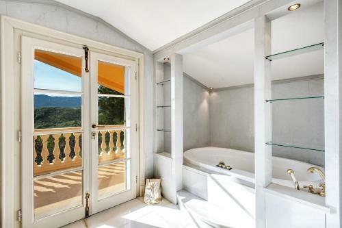 Alfresco Luxury Villa With Heated Pool
