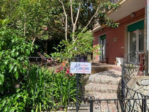 Hostal Albamare