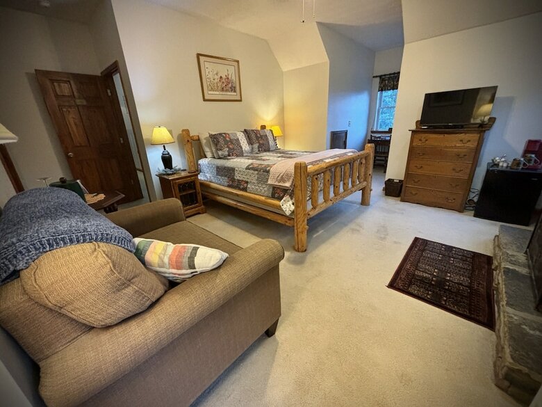 Long Mountain Lodge Bed & Breakfast