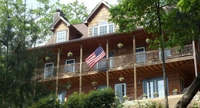 Long Mountain Lodge Bed & Breakfast