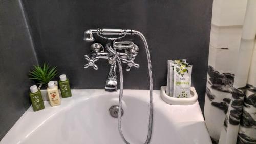 Apartamento Via Verdi 5, Gli Affreschi