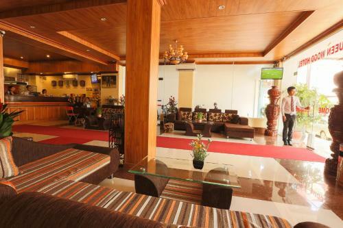 Queen Wood Hotel