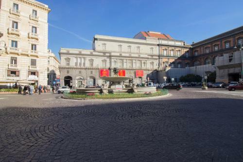 Carafa's Central Apartment By Hhn