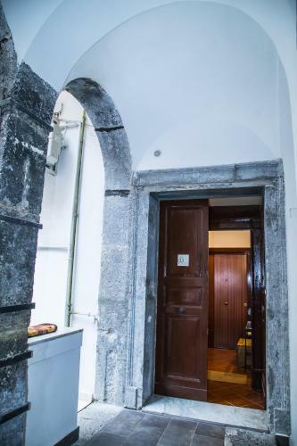 Domus Donnaregina Apartments