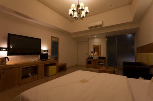 J-top Hotel