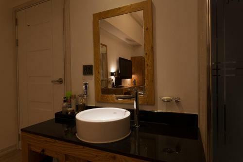 J-top Hotel