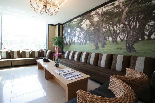 J-top Hotel