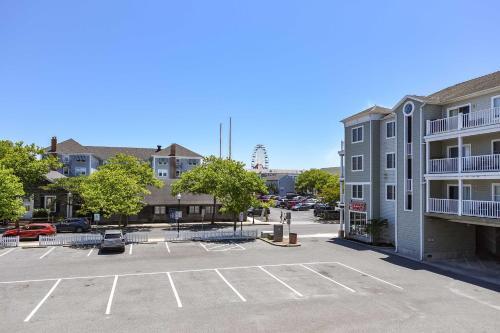 Apartamento Condo With Spacious Balcony - 1 Block To Beach!