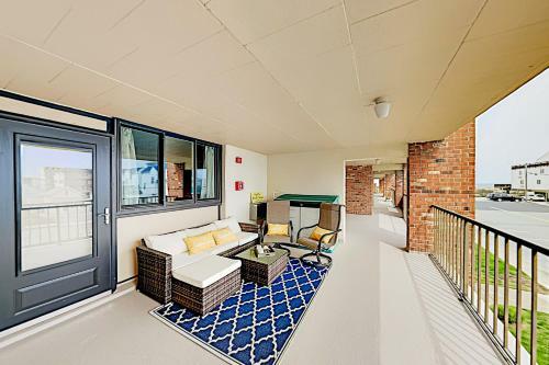 Colonial Unit 202