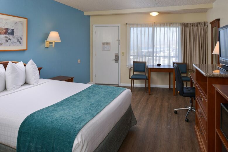 Hotel Edgewater Inn And Suites