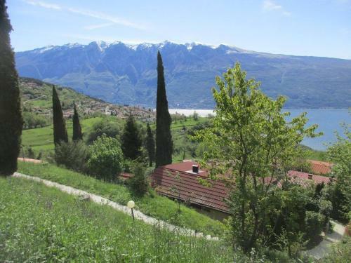 Inviting 2-bed House In Tignale