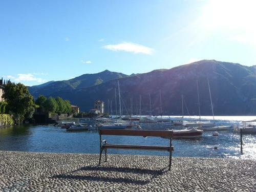 Apartamento Studio A Lago, Private Beach And Parking