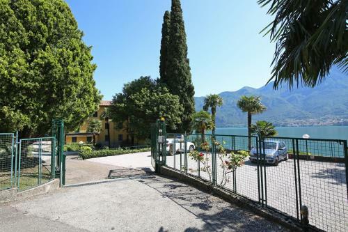 Apartamento Studio A Lago, Private Beach And Parking