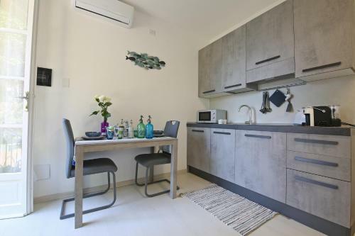 Apartamento Studio A Lago, Private Beach And Parking
