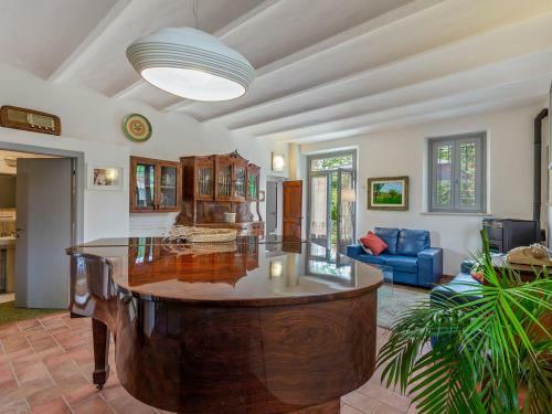 Alluring Villa In Ostra With Swimming Pool
