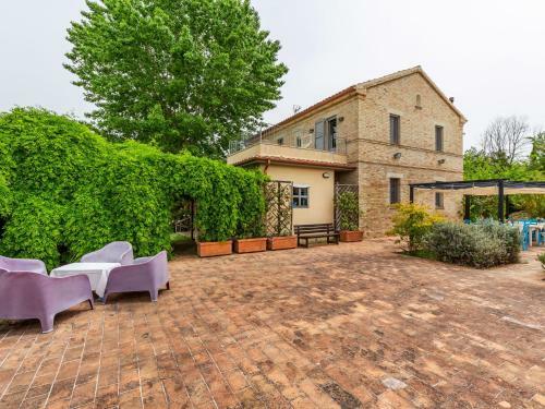 Alluring Villa In Ostra With Swimming Pool