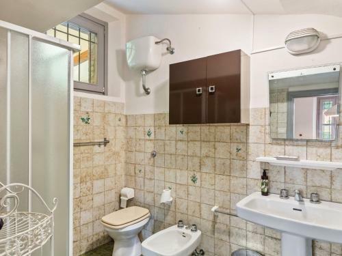 Alluring Villa In Ostra With Swimming Pool