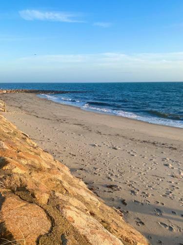 2 Minute Walk To Beach, Cape Cod Escape