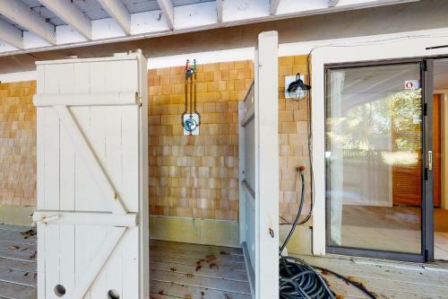 Sesuit Harbor Hideaway