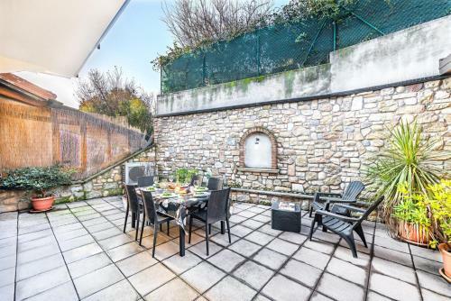 Rosy Apartment