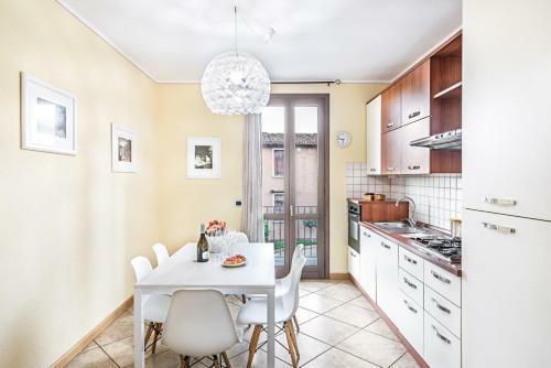 Rosy Apartment