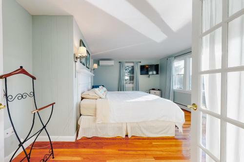 Island Bay Bungalow
