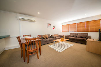 Cosmopolitan Motel & Serviced Apartments