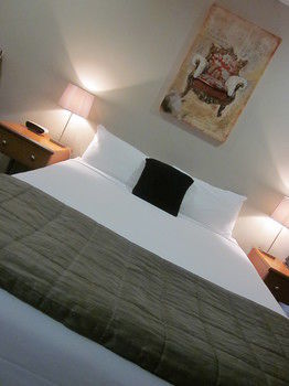 Cosmopolitan Motel & Serviced Apartments