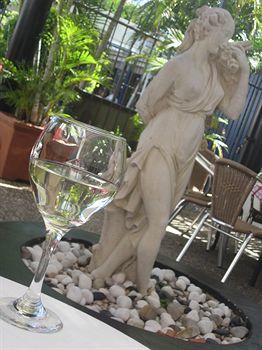 Cosmopolitan Motel & Serviced Apartments
