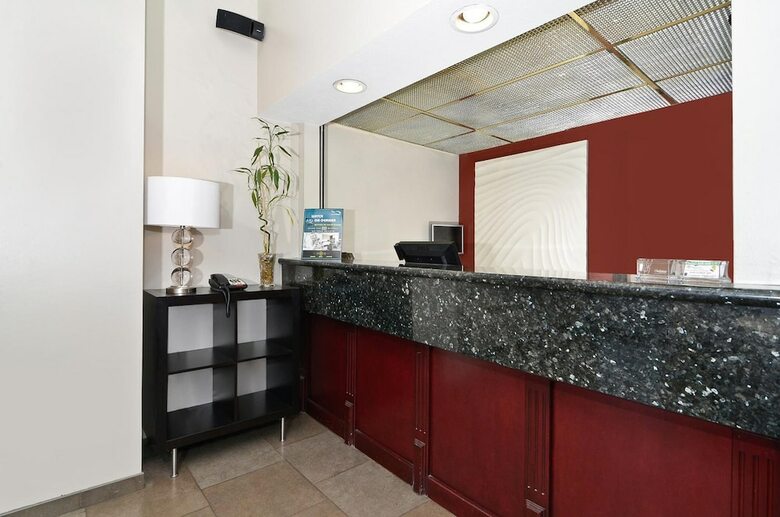 Hotel Clackamas Inn And Suites