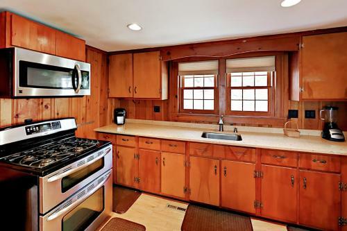 Pickerel Cove Cottage