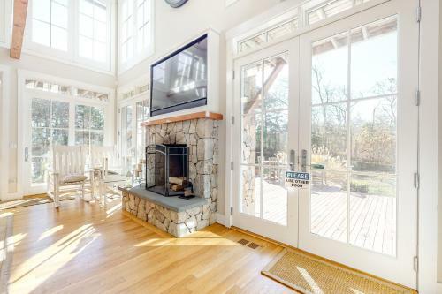 Oak Bluff Bungalow