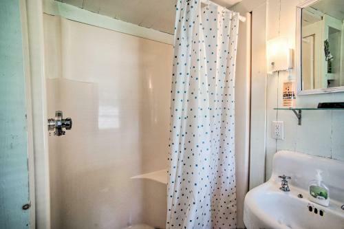 Charming Mv Cottage Walk To Dtwn Oak Bluffs!