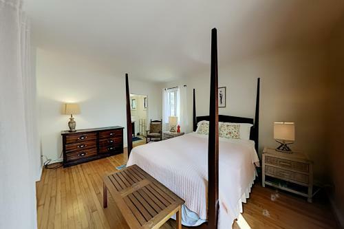 Oak Leaf Cape Cottage